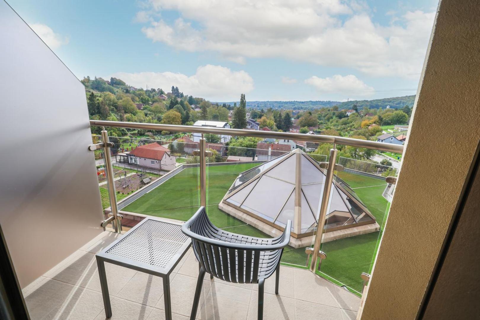 Hotel Premier Aqua - Adults Only Vrdnik Exteriér fotografie The view from the balcony of a typical apartment